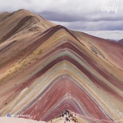 Voici les Rainbow Mountains, des montagnes arc-en-ciel magnifiques au Pérou