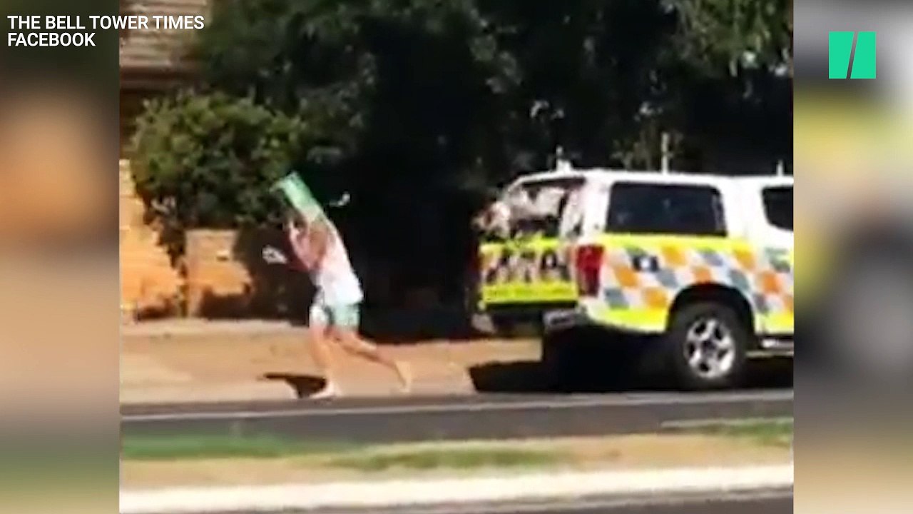 Il recouvre un radar avec un pack de bière sur la tête et devient le nouveau héros des Australiens