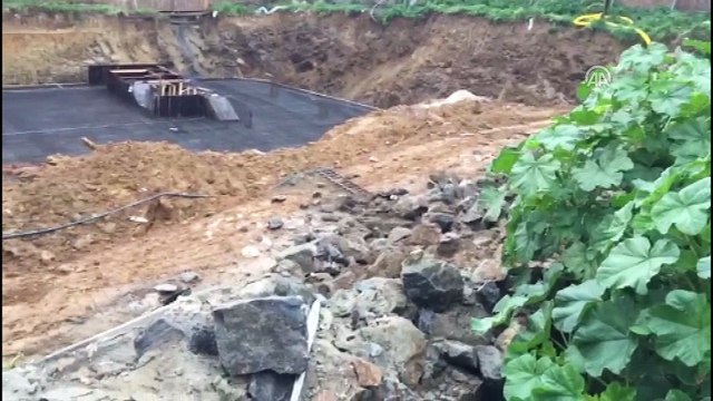 Kadıköy'de inşaat alanında toprak kayması meydana geldi - İSTANBUL
