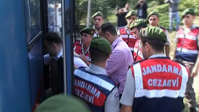 FETÖ'nün Doğan Medya Center'ı işgaline ilişkin davada mütalaasını açıklayan duruşma savcısı tutuklu 3 eski subayın ağırlaştırılmış müebbet hapsini istedi. Dava kapsamında tutuksuz yargılanan 16 sanığın beraatini talep eden savcı, tutuklu 3