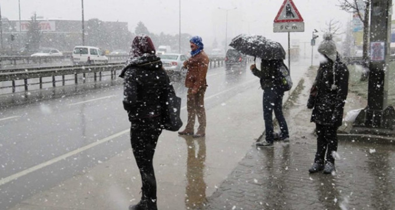 İstanbul'da Beklenen Kar Yağışı Başladı!