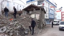 Antalya Metruk Binada Yarı Çıplak Erkek Cesedi Bulundu