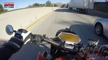 Un motard passe sous les roues d'un camion, la vidéo choc