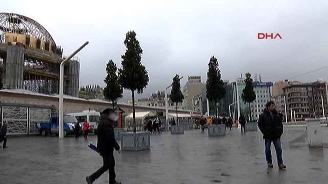 Taksim Meydanı ve İstiklal Caddesi'ne Ağaçlar Yerleştiriliyor