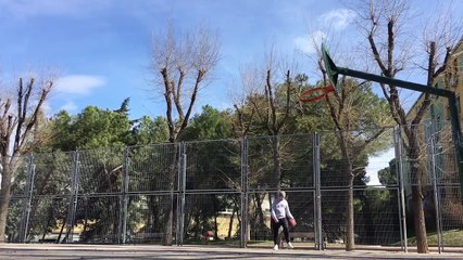 Gros dunk au basket... oups