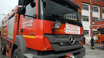 Öğrencilerin gözü önünde 3'üncü kattan atladı