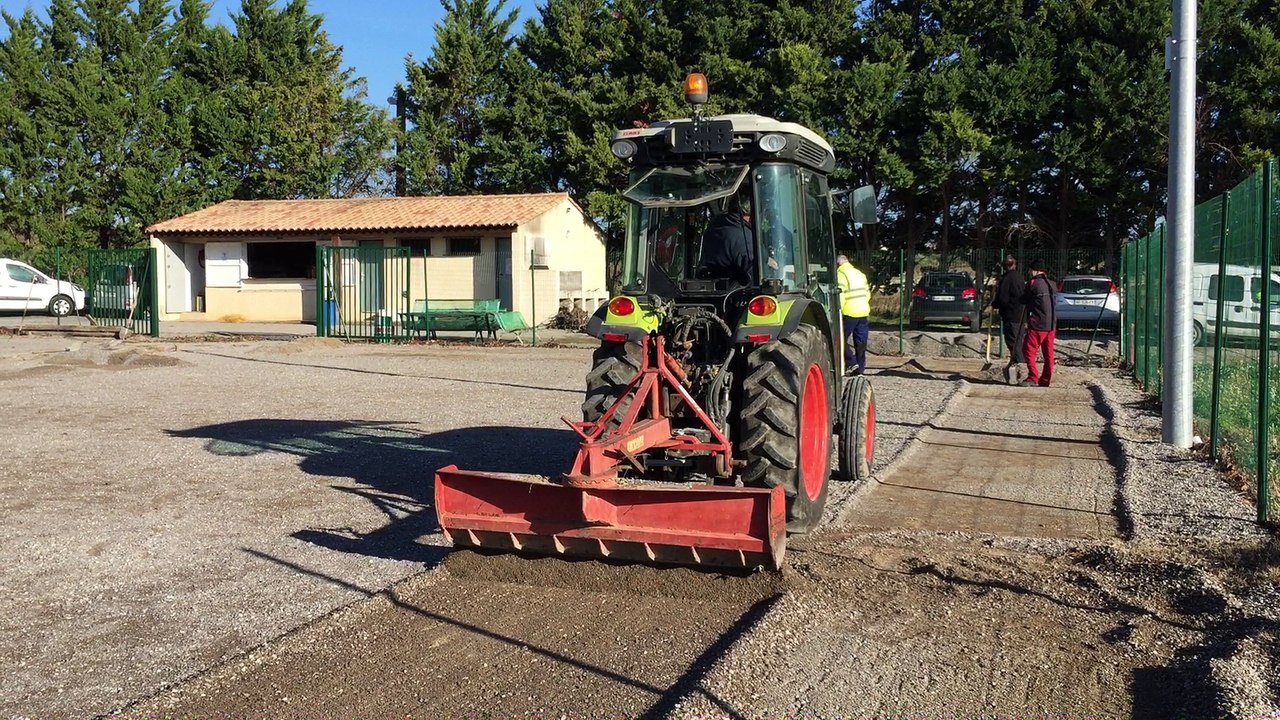 Nivellement du terrain en tracteur