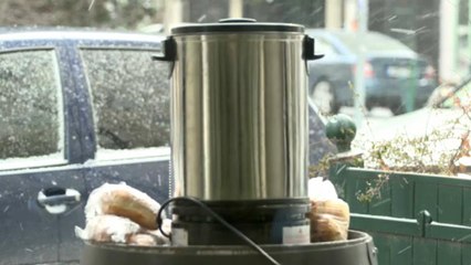 Húngaros combatem o frio com chá quente