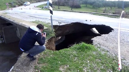 Ezine'de kuvvetli yağış nedeniyle köprü çöktü - ÇANAKKALE