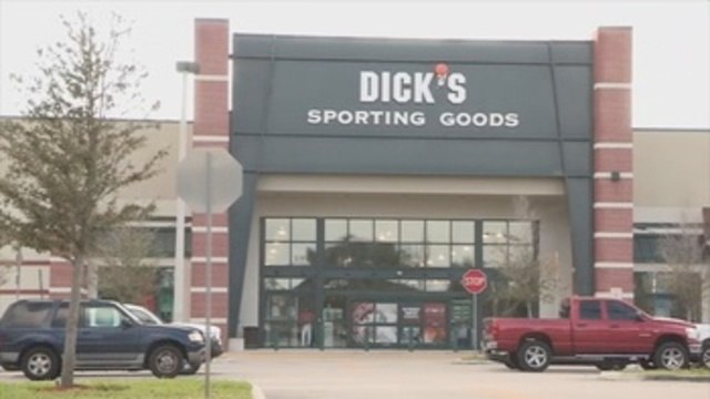 Importante tienda de armas de EEUU suma restricciones a la venta tras tiroteo en una escuela