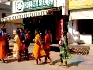 Jeunes Gonds dans les Rues de Jagdalpur