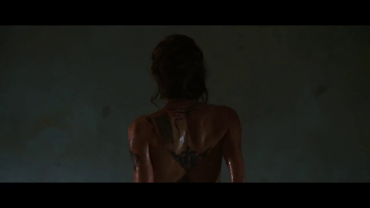 Angelina Jolie in Wanted 2008 Fox & Wesley fight and love (music video)