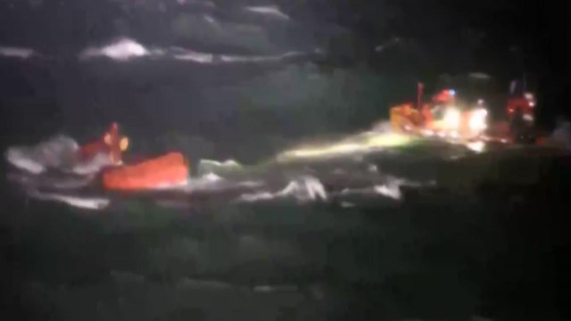 완도 전복 어선 실종자 2명 시신 발견...이틀째 수색 / YTN