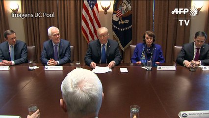 Trump sugere aumento da idade para compra de fuzis