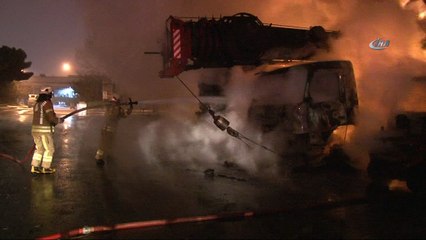 Ümraniye’de 4 iş makinesi alev alev böyle yandı