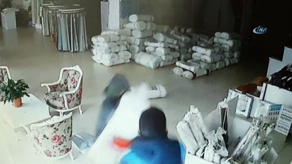 1 buçuk dakikada 25 bin liralık perdeyi böyle çaldılar