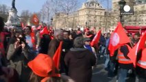 Protesters against French labour reforms keep up the pressure