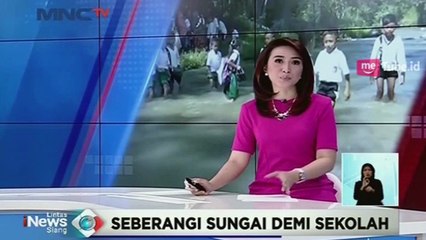 Para Orang Tua di Probolinggo Antar Buah Hati Seberangi Sungai Untuk ke Sekolah