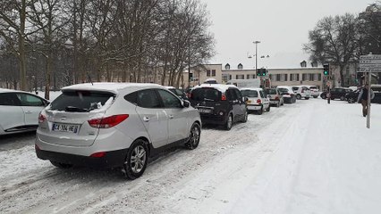 Place Wilson : circulation très difficile à cause de la neige