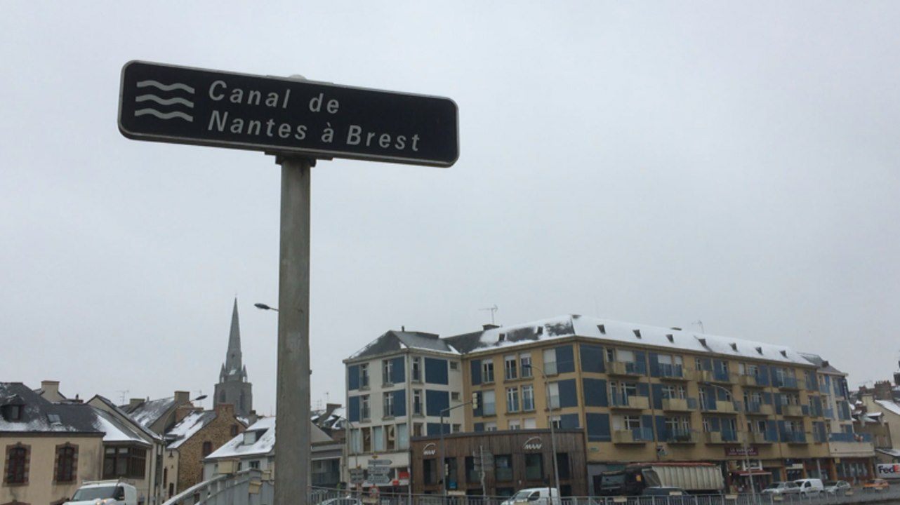 Le canal de Nantes à Brest sous la glace et la...
