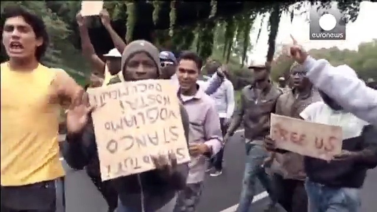 Migrants: scuffles with police as hundreds march in Milan