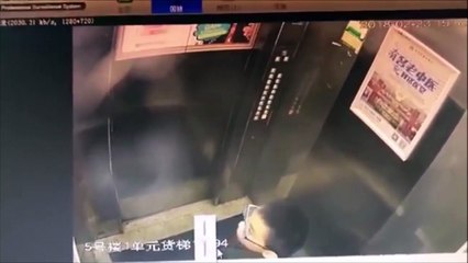 Un enfant urine sur les boutons d'un ascenseur et se retrouve coincé