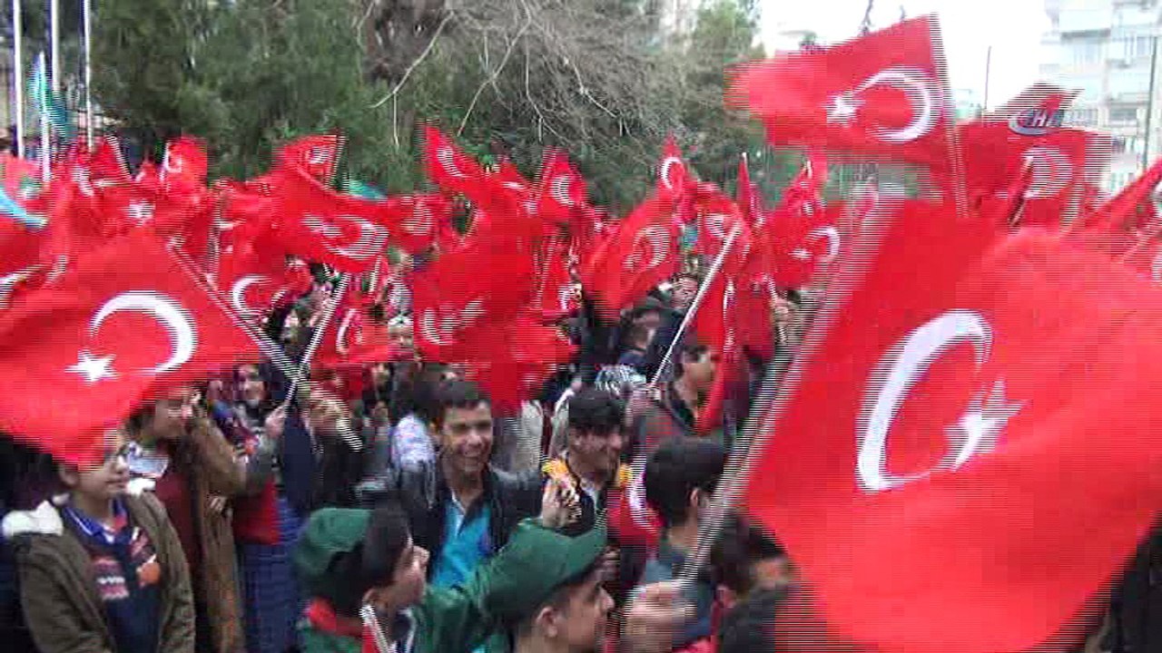 Şanlıurfalı gençlerden Mehmetçiğe saygı yürüyüşü