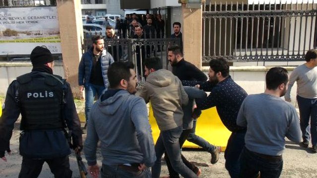 İstanbul Emniyeti Önünde Hareketli Dakikalar! Şüpheli Kaçtı, Polis Havaya Ateş Açtı