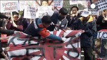 Enraged S.Korea protesters behead effigy of Japan Prime Minister