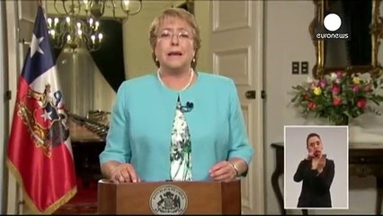 Chilean President Bachelet sacks cabinet