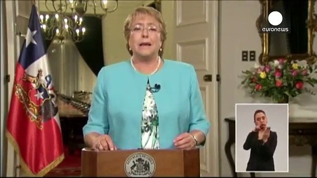 Chilean President Bachelet sacks cabinet