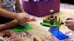 Paulinho e Bebê Toquinho Brincam com Minecraft a Torre de Lego e Família Peppa Pig