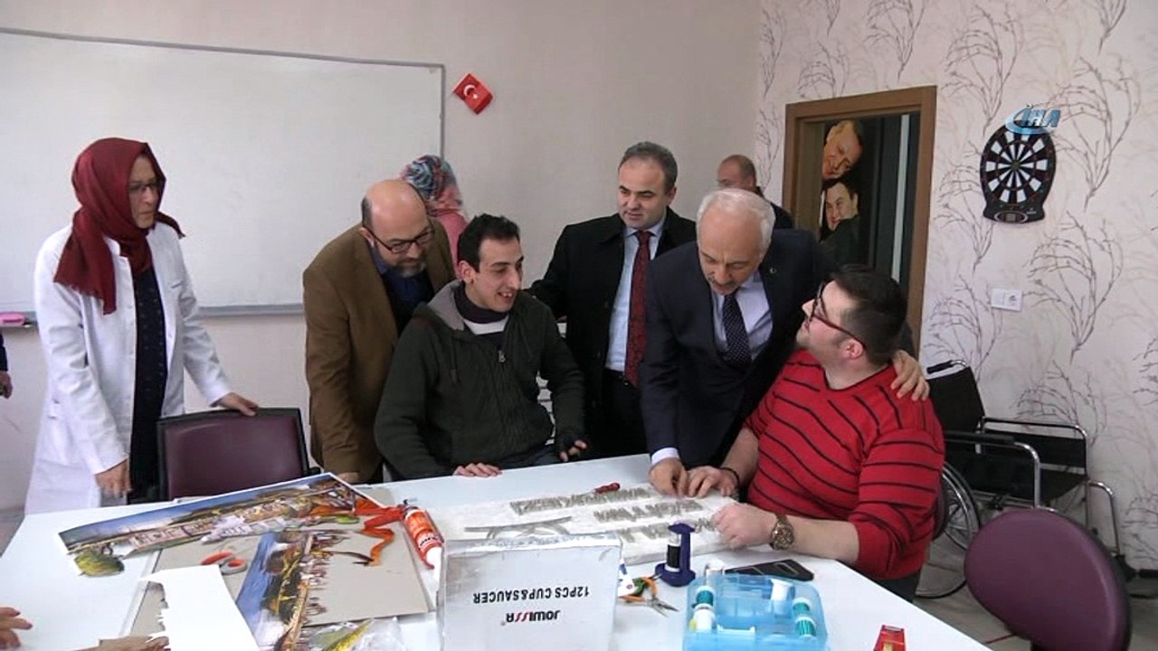 Engelli öğrenciden duygulandıran davranış