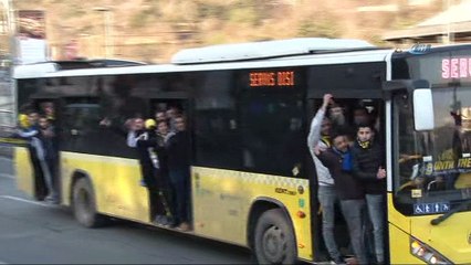 Fenerbahçe taraftarı stada geldi