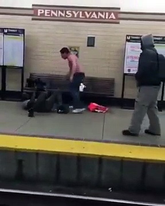 Une bagarre dans le metro se termine en un bon Fair Play !