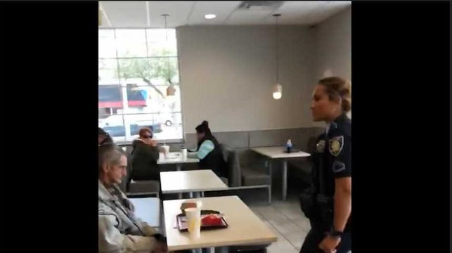 Cette vidéo d'un SDF évacué d'un McDo par la police émeut les Etats-Unis