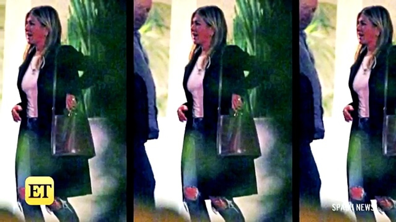 Jennifer Aniston Spotted Without Wedding Ring Arriving to Courteney Cox's Home