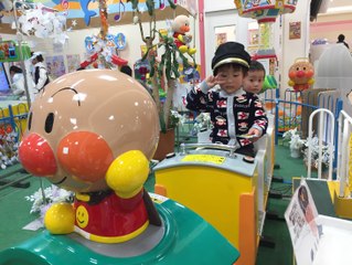 アンパンマンのSL列車に乗ったよ♪ 3歳のトレーシーと2歳のスティーブ ★Play with Anpanman's intellectual tool★