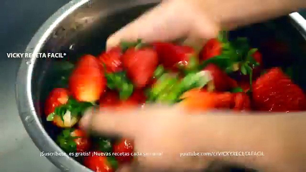 CÓMO HACER FRESAS CON CREMA | Vicky Receta Facil