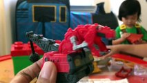 Dinotrux Smash & Slide Construction Site Ty Rux Dinotrux Surprise D-Structs juguetes FamilyToyReview