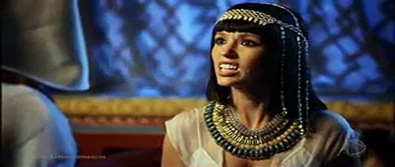 Os dez mandamentos (Capítulo Completo  dia 01/03/18) Ramsés  busca informações sobre o paradeiro da  princesa  Henutimire