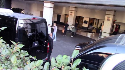 Justin Bieber Grabs A Birthday Meal At The London Hotel