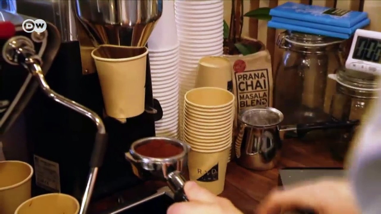 Making coffee cups from coffee waste | DW English