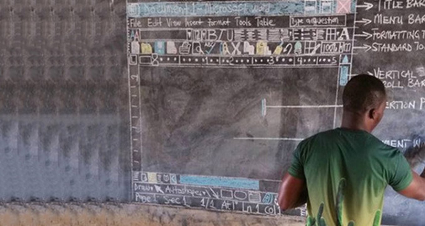 Kara Tahtada Bilgisayar Anlatan Öğretmene Microsoft'tan Bilgisayar Sözü