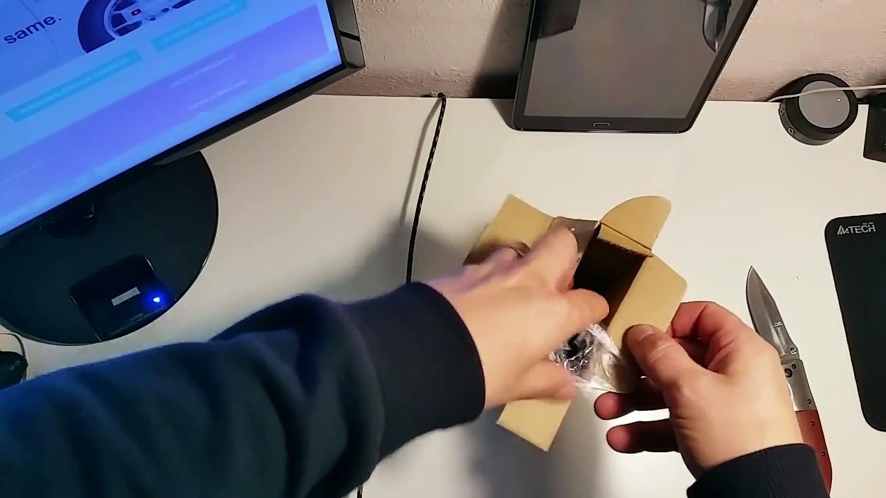 Unboxing my universal Tablet Desk Stand