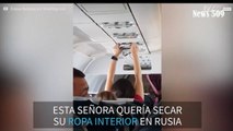 Una pasajera saca su ropa interior dentro del avión