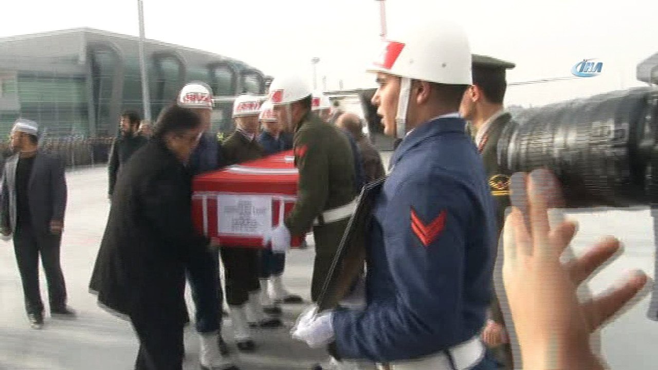 Konyalı şehidin babası oğlunun tabutunu omuzladı