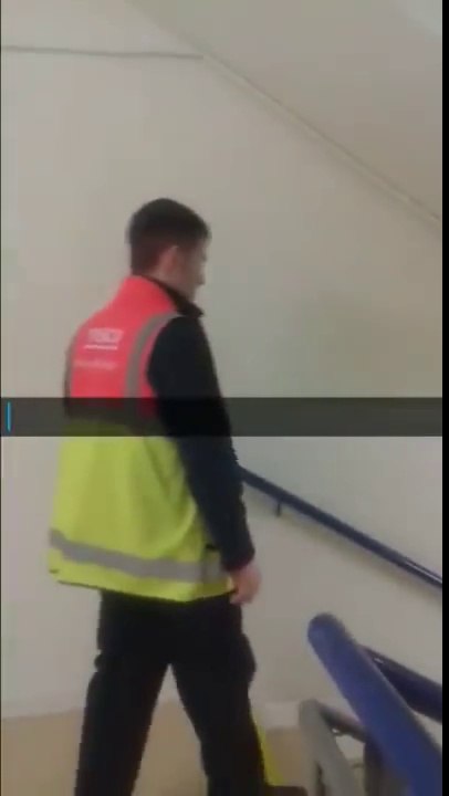 Chants dans l'escalier : on dirait l'église !