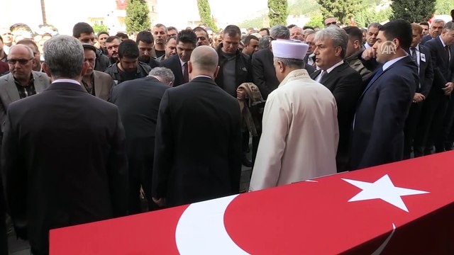 Şehitlerimizi uğurluyoruz - Şehit Jandarma Uzman Çavuş Gökçe son yolculuğuna uğurlandı - HATAY
