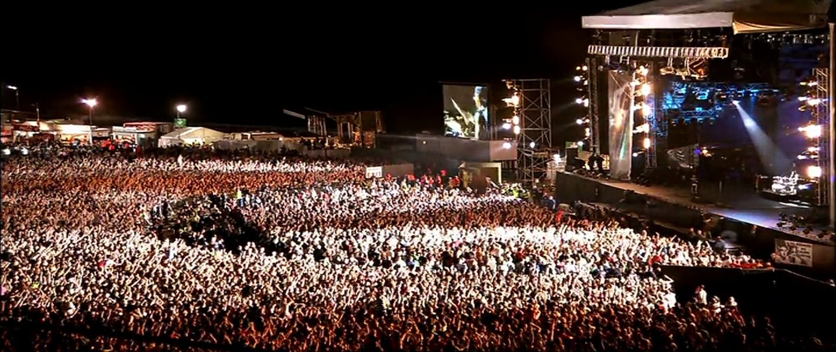 Red Hot Chili Peppers - Flea and Chad Trumpet Jam - Live at Slane Castle